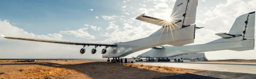 Самолет scaled Composites Stratolaunch model 351