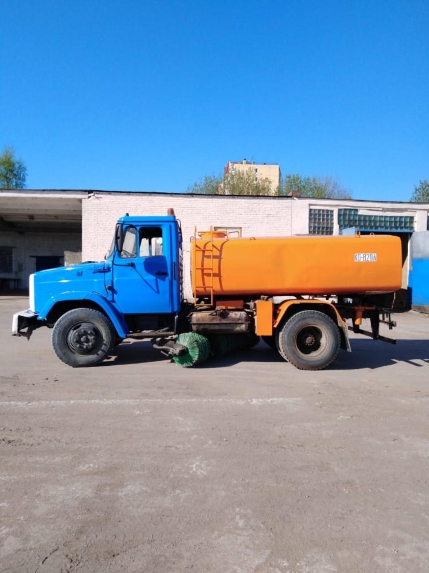 Поливомойка ЗИЛ С щеткой