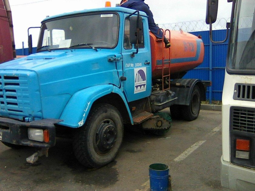 Поливомоечная машина ко-713