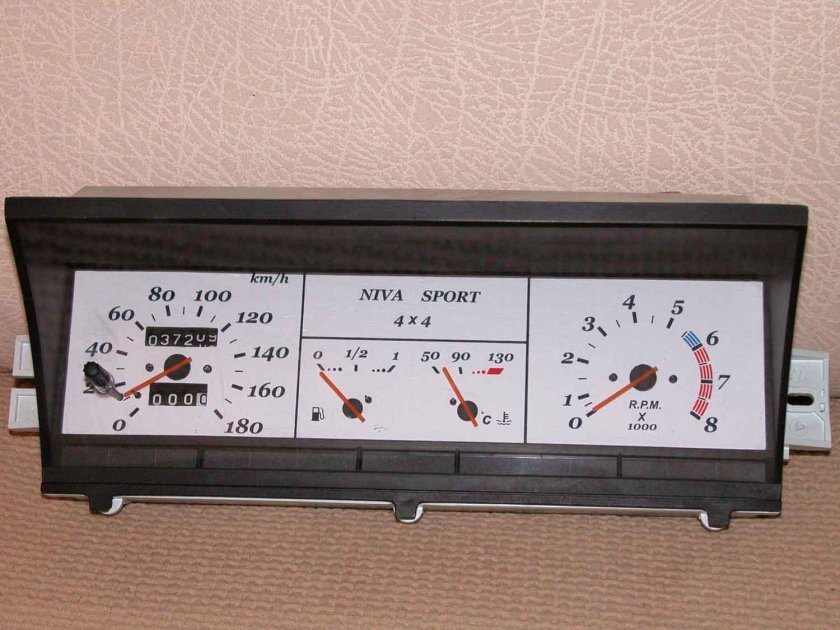 Щиток приборов приборов Нива ВАЗ 21213