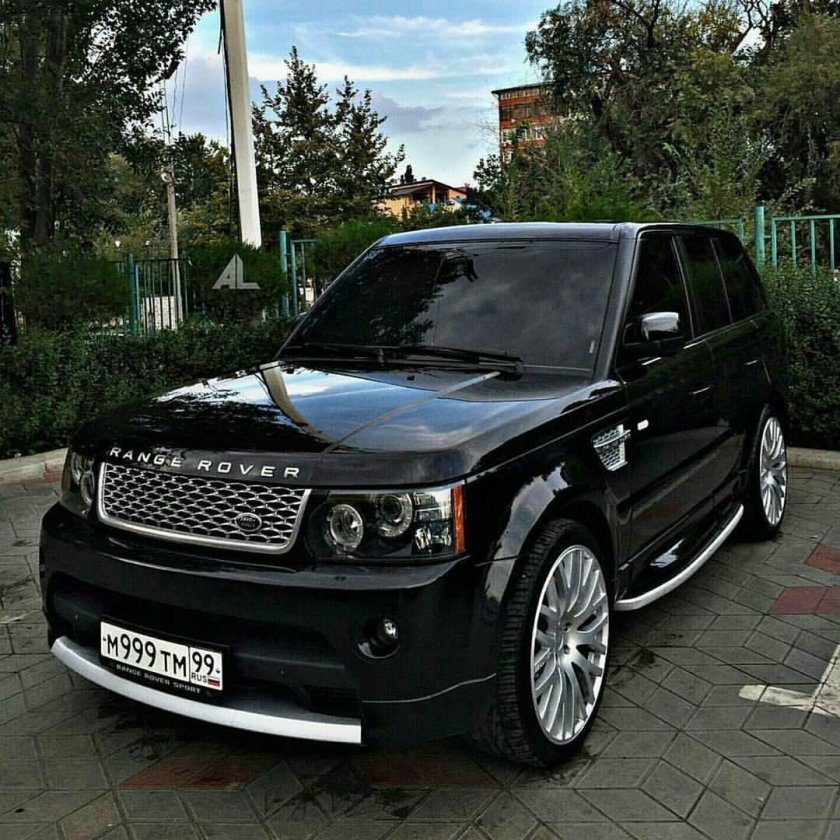 Рендж Ровер спорт 2010 черный