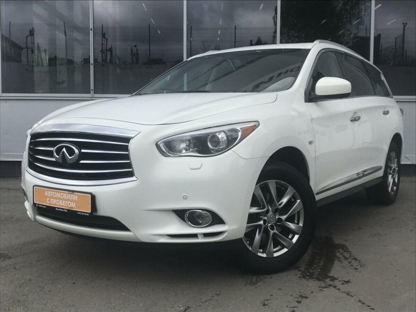 Китайский автомобиль как Инфинити