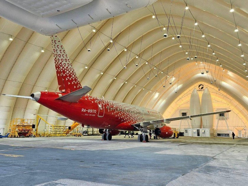 Самолет авиакомпании россия