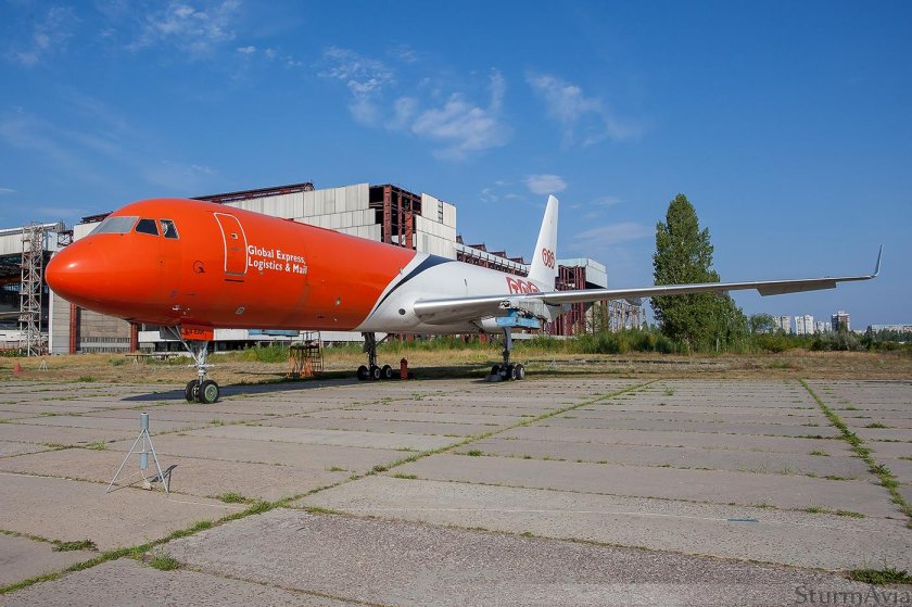 Самолет ту 204