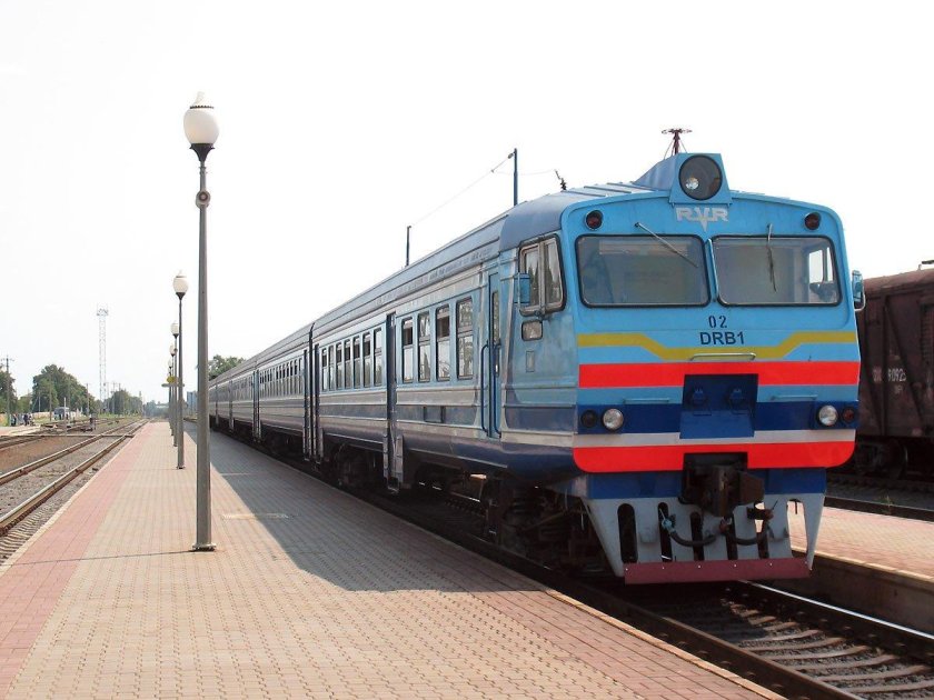 Дизель поезд ДДБ