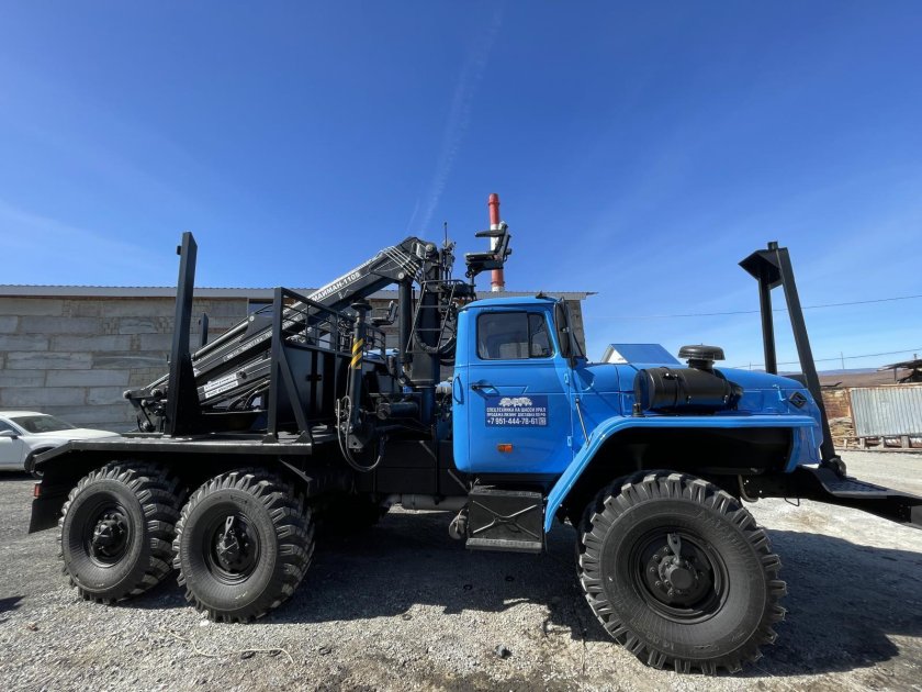 Лесовозный автопоезд Урал