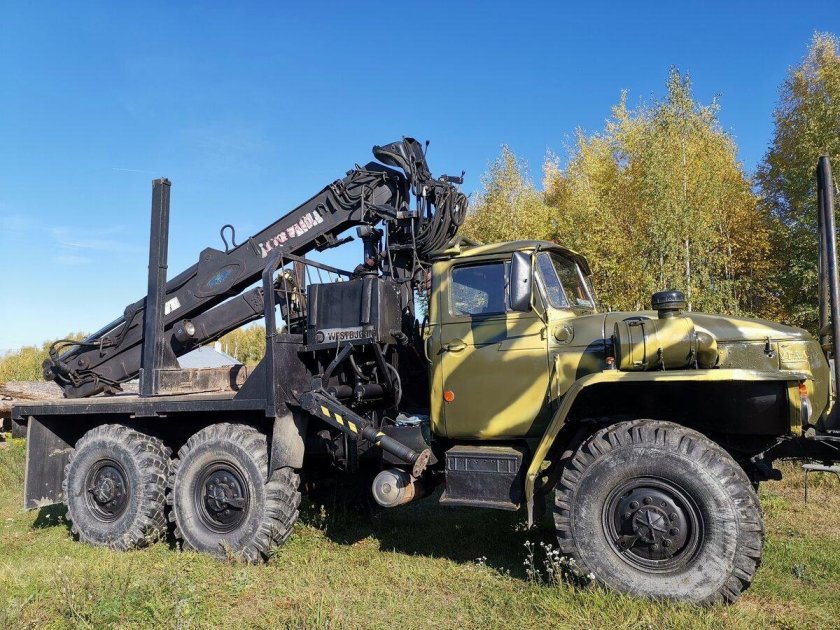 Урал-4320 8х8 лесовоз