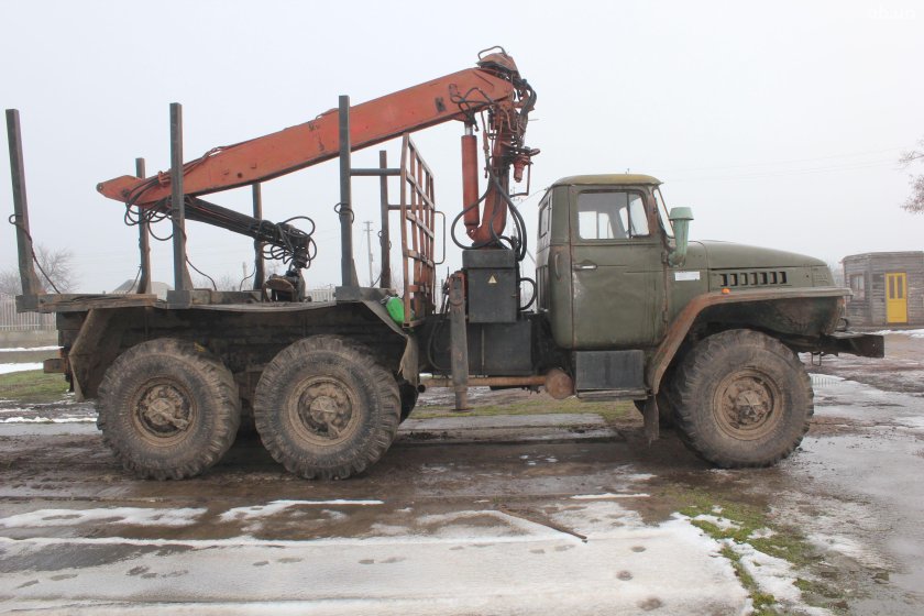 Урал 4320 с манипулятором лесовоз