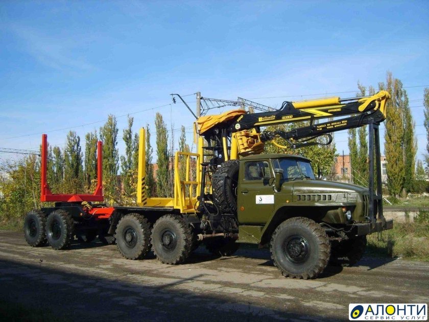 Урал 4320 лесовоз с гидроманипулятором