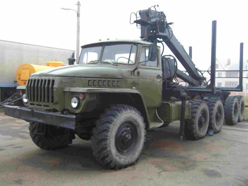 Урал 375 лесовоз