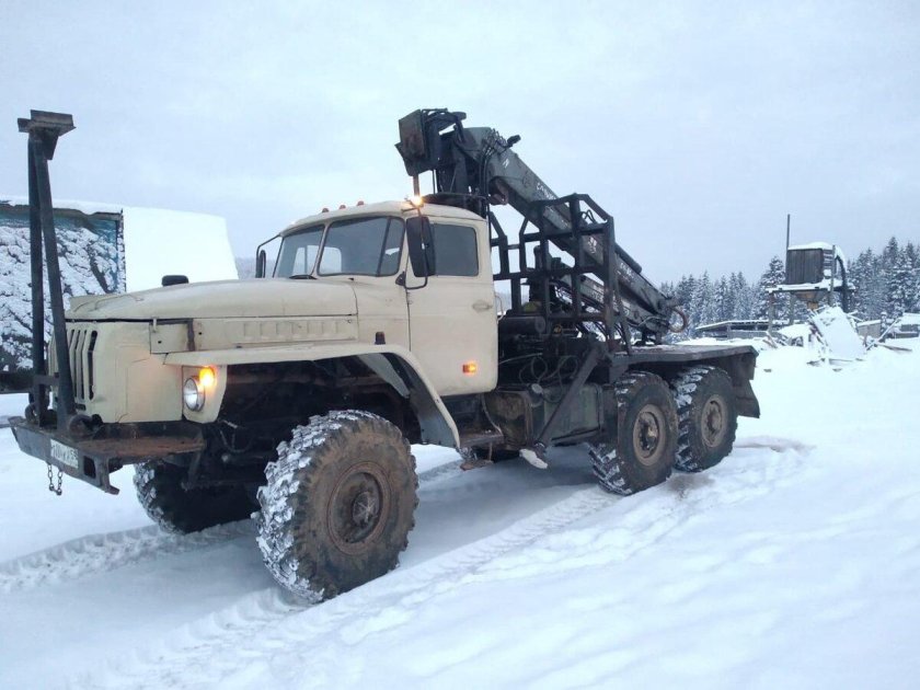 Урал 375 лесовоз