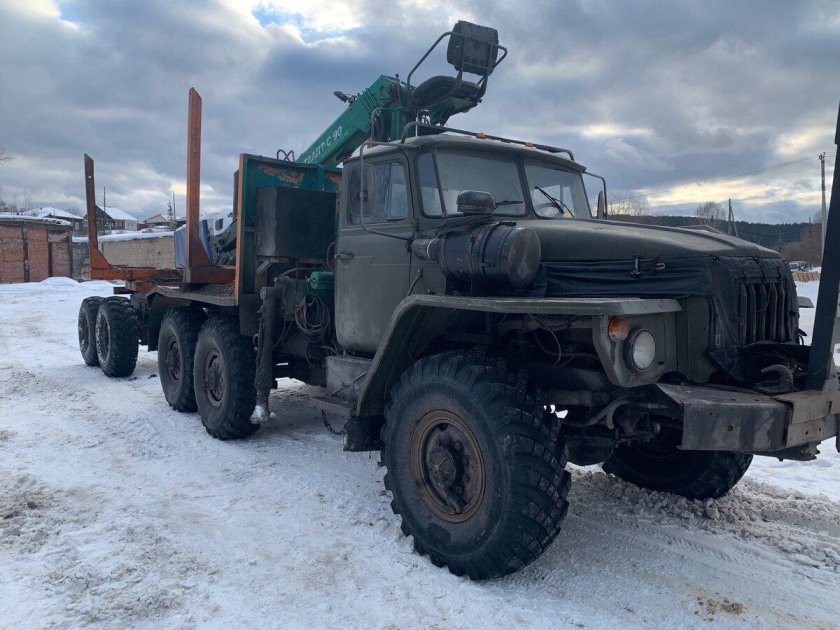 Новый урал лесовоз