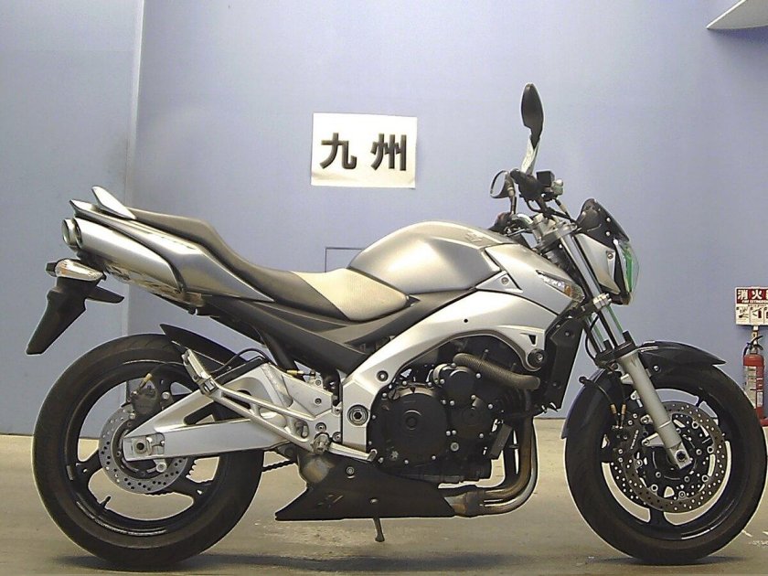Suzuki GSR 400