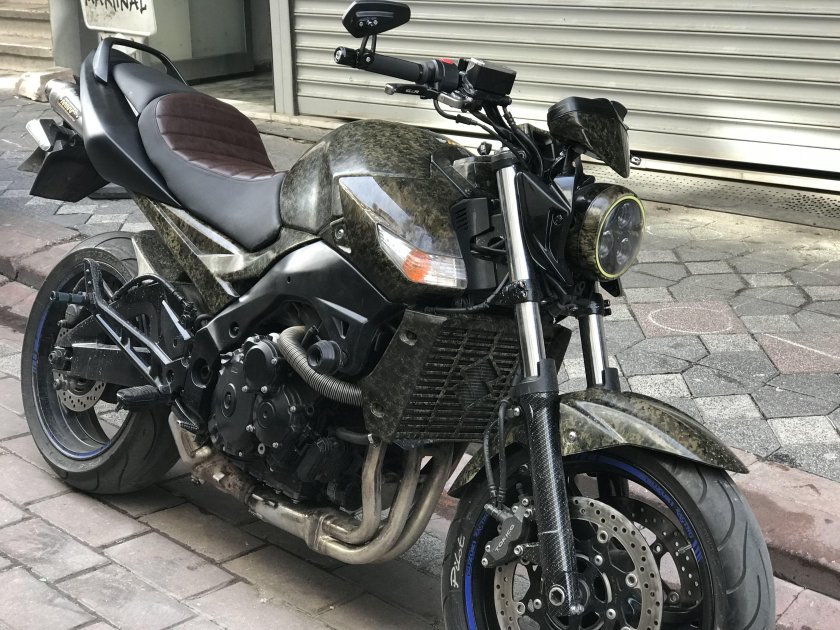Suzuki GSR 600 Custom