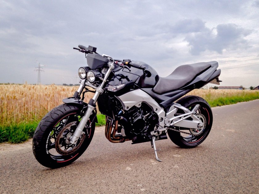 Suzuki GSR 600 Custom