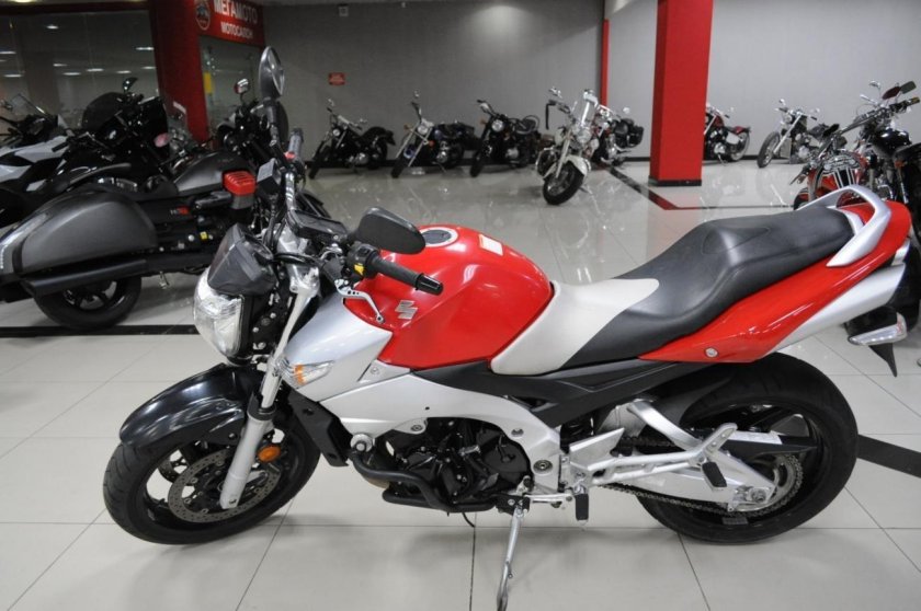 Suzuki GSR 600 высота по седлу