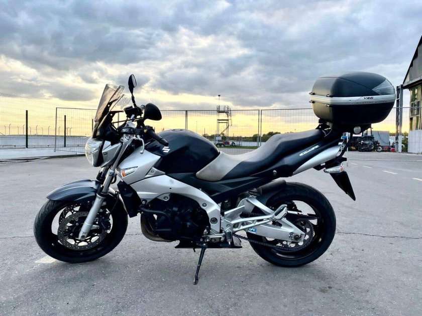 Suzuki GSR 400 2006