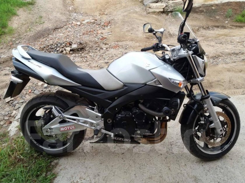 Suzuki GSR 600 Black