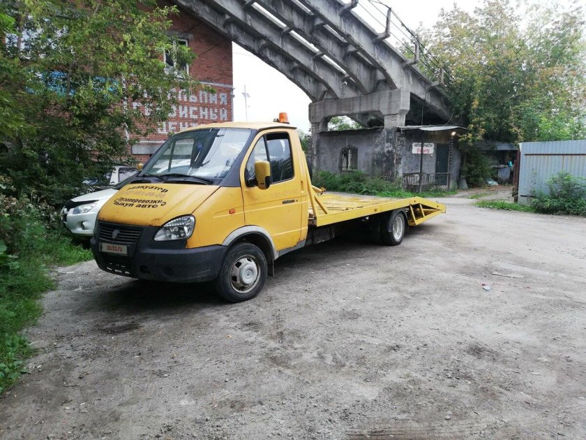 Газель эвакуатор желтая