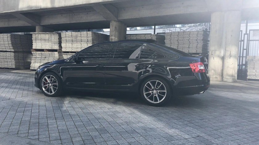 Шкода Октавия а7 РС черная тонированная