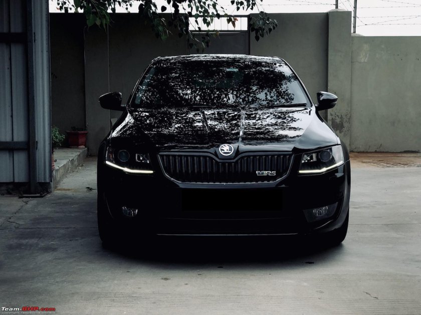 Шкода Октавия черная