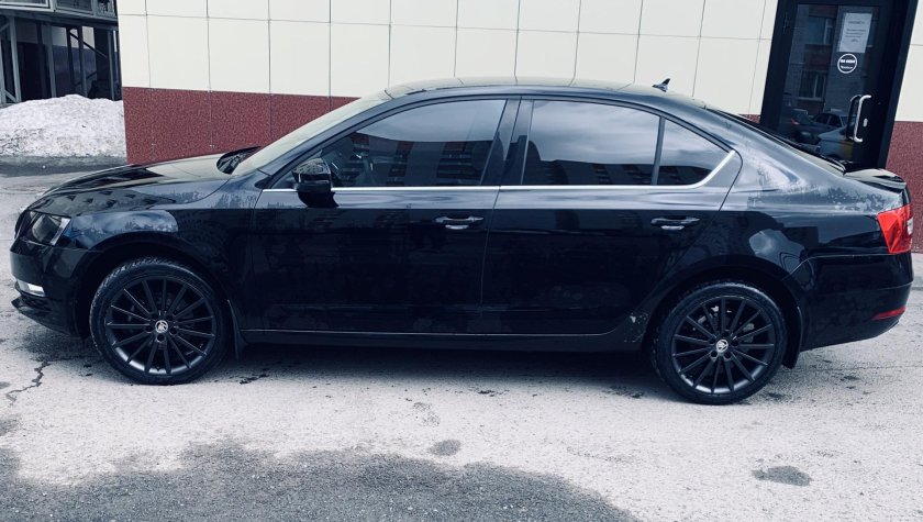 Черная Октавия а7 на 18 дисках