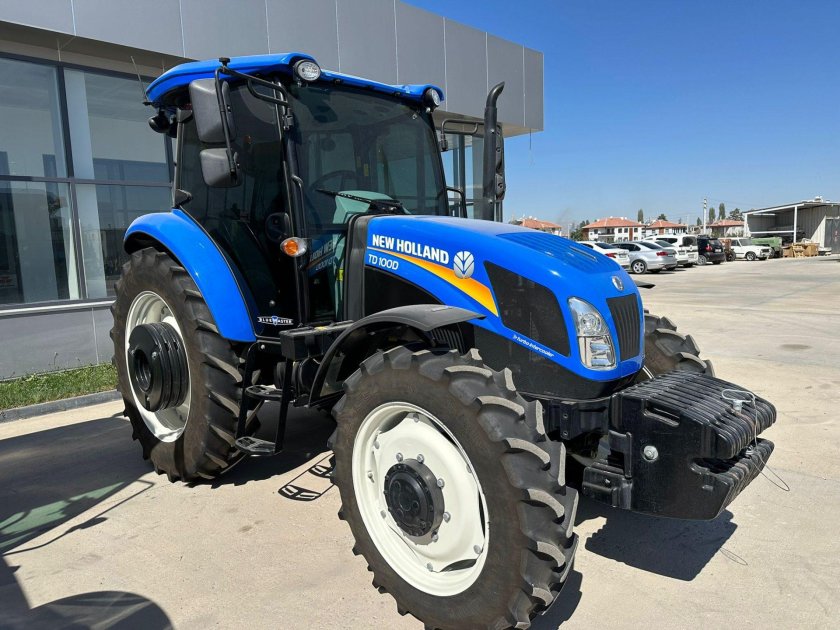 Трактор new holland