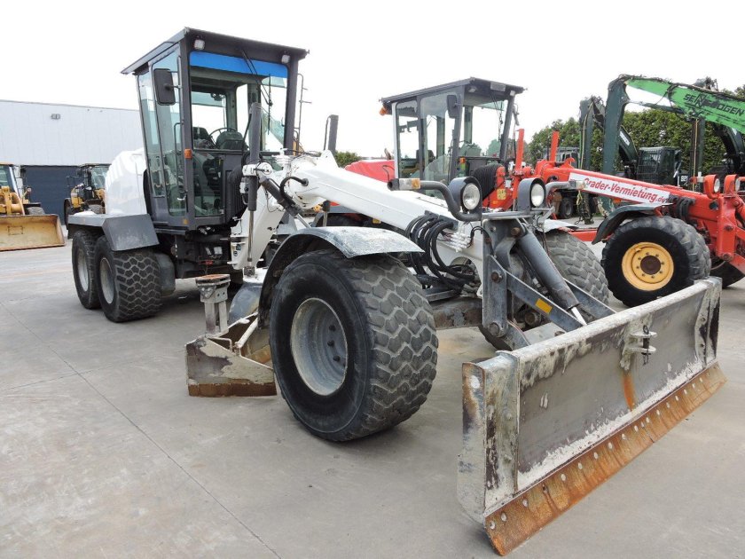 Нью Голанд автогрейдер