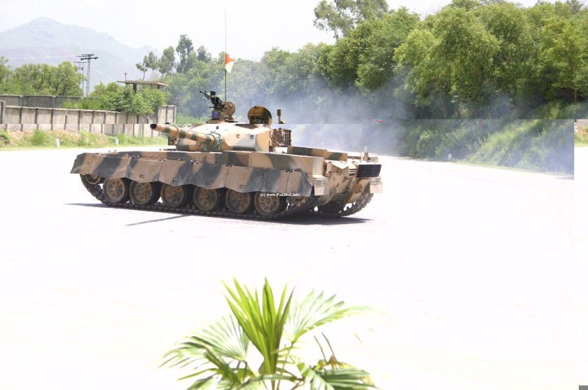 Танки MBT 2000 (al-Khalid)