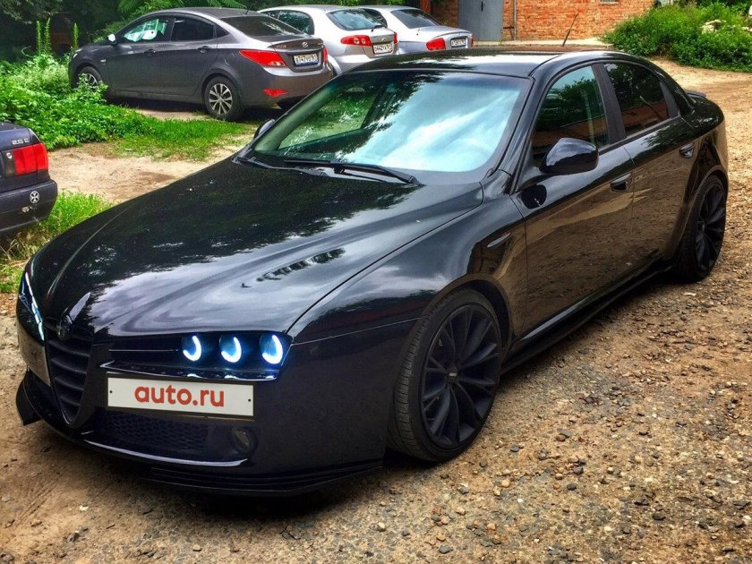 Alfa Romeo 159 черная