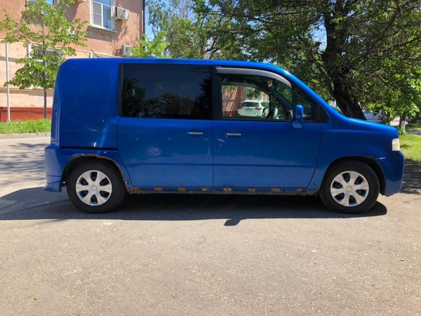 Honda mobilio spike 2002