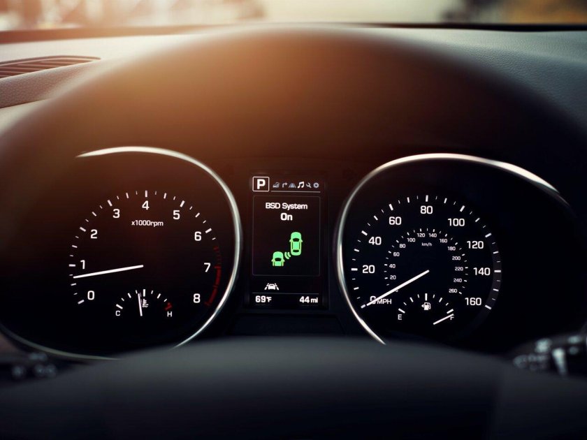 Панель приборов Санта Фе 2018