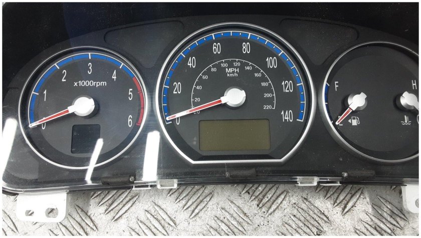 Приборная панель Хендай Санта Фе 1 поколения