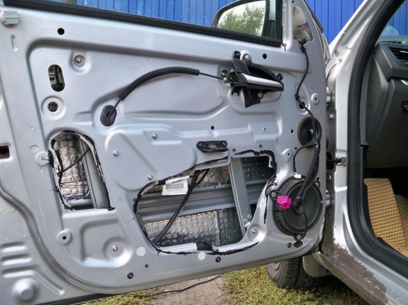 Лада Веста водительская дверь