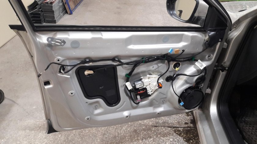 Замок двери Фольксваген Джетта 6