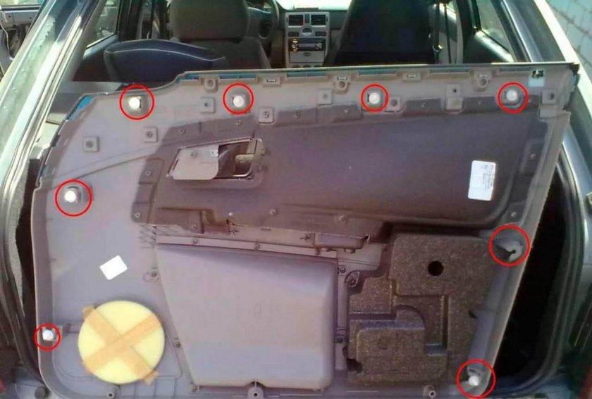 Крепление обшивки панели Приора