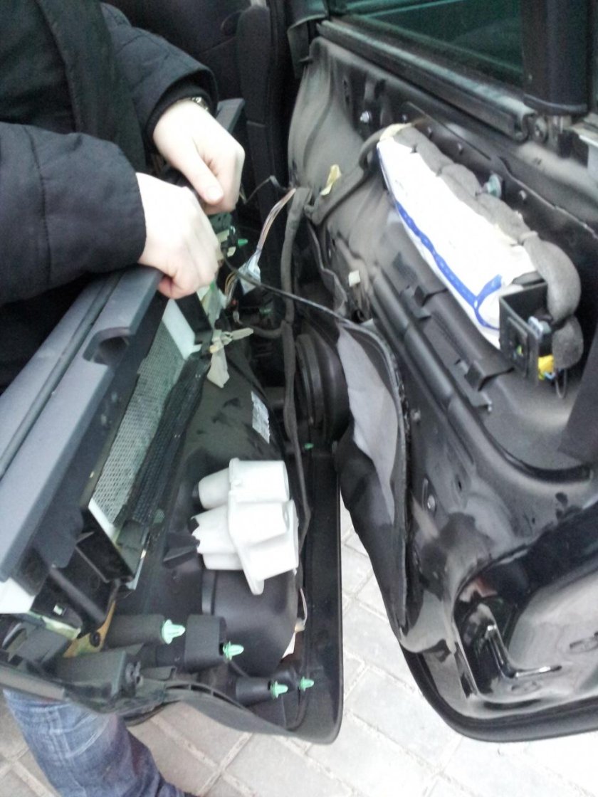 Разборка двери Рено трафик