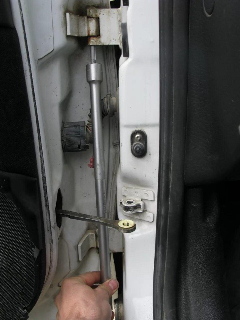 Петли водительской двери 2112