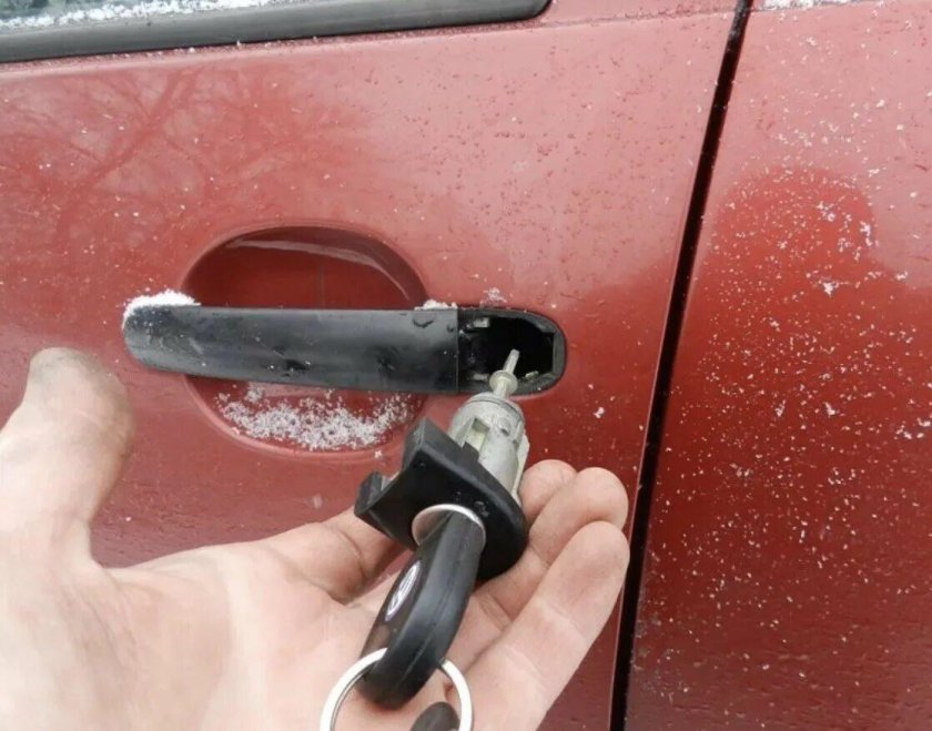 Замок двери автомобиля