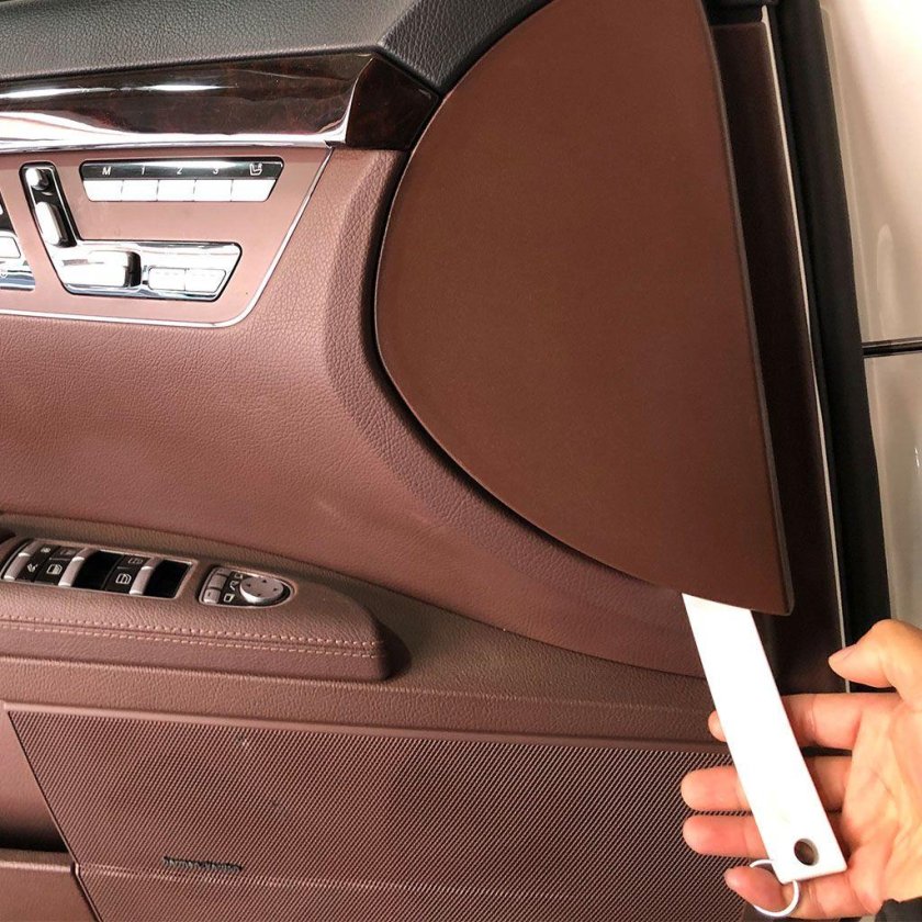 Пластиковый Клин для снятия обшивки