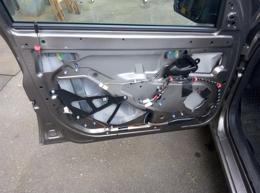 Дверь Лада Гранта изнутри