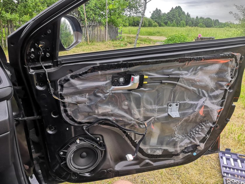 Передняя дверь Киа Рио 3