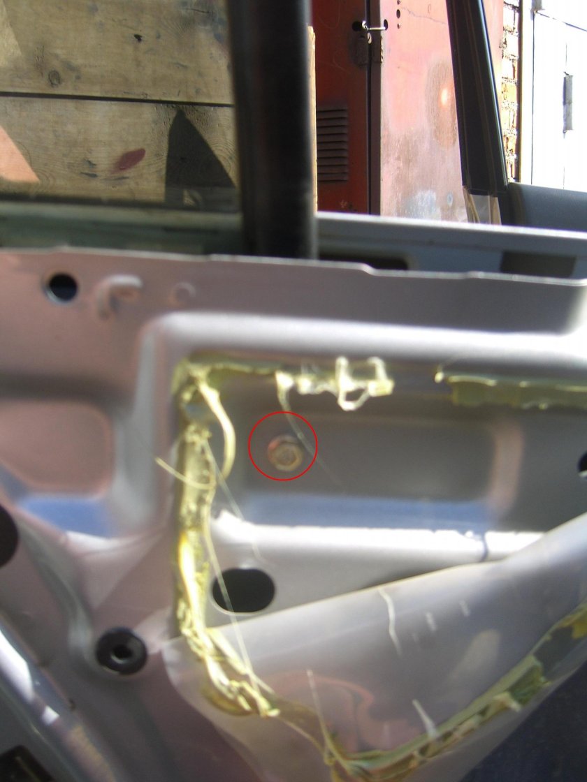 Вскрытие двери Ниссан Террано