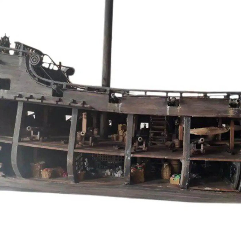 Модель корабля черная Жемчужина из дерева