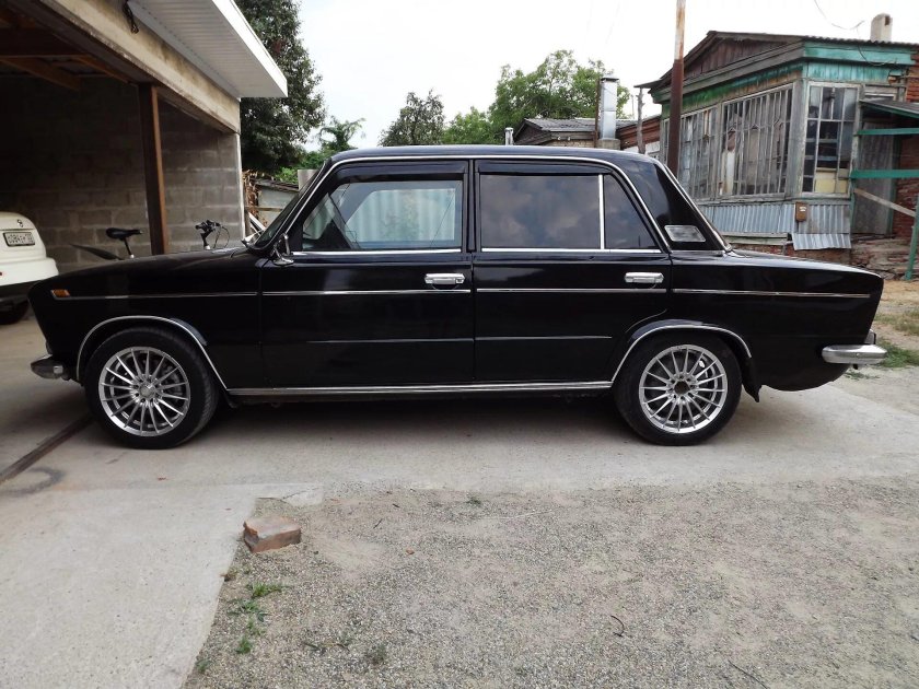 Лада 2106 черная