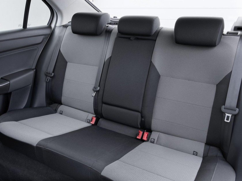 Салон Шкода Рапид 2022 сзади