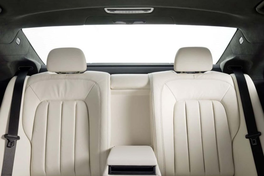 Салон машины сзади