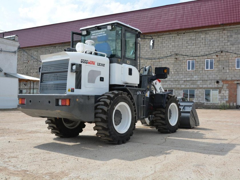 Фронтальный погрузчик goodwork lx 300