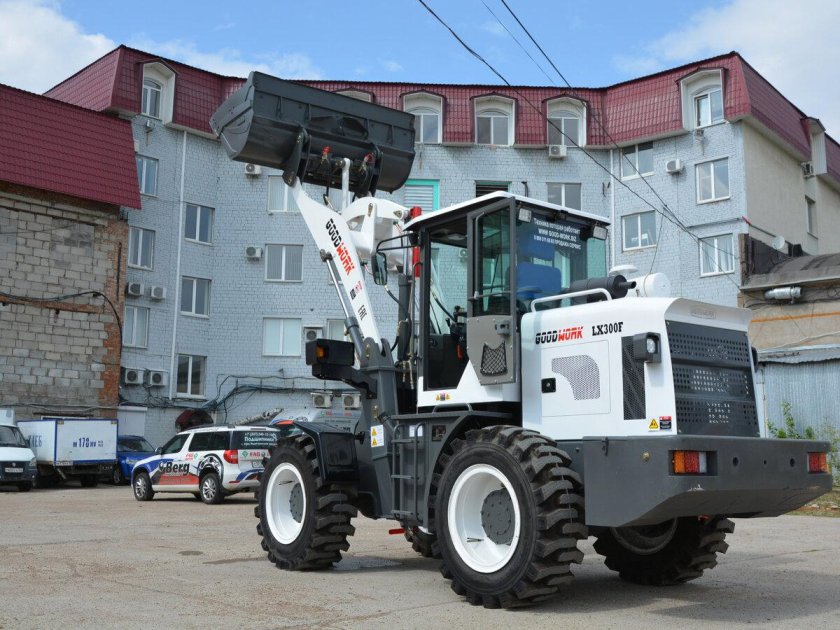 Фронтальный погрузчик goodwork LX 300