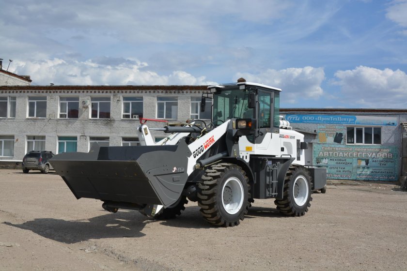 Колесный погрузчик ГУДВОРК 300